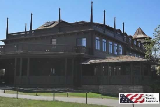 The Historic El Tovar hotel on the South Rim of the Grand Canyon