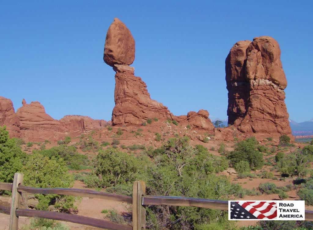 Balanced Rock at Arches National Park Balanced Rock at Arches National Park